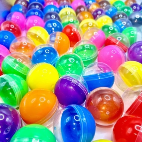 50 Pcs Vending Machine Capsules Bulk,2 Inch Clear Colored Round Capsule 7 Colors Small Gumball Machine Capsules Plastic Ball Favor Container for Party Favor