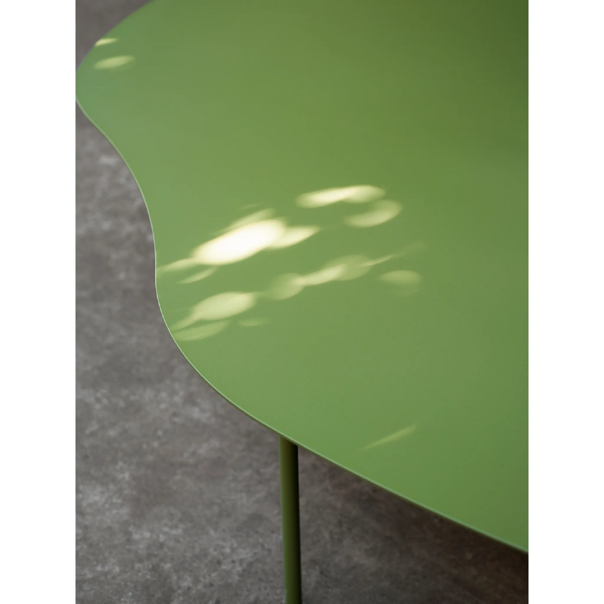 Bent-Back Metal Outdoor Bench | Desalto Softer than Steel