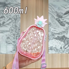 Cute Pineapple Plastic Water Bottle with Straw,600 ML Pineapple Shape Juice Cup with Adjustable Shoulder Strap,BPA Free Leakproof Drinking Bottle for Travel Outdoor Sports (Pink)