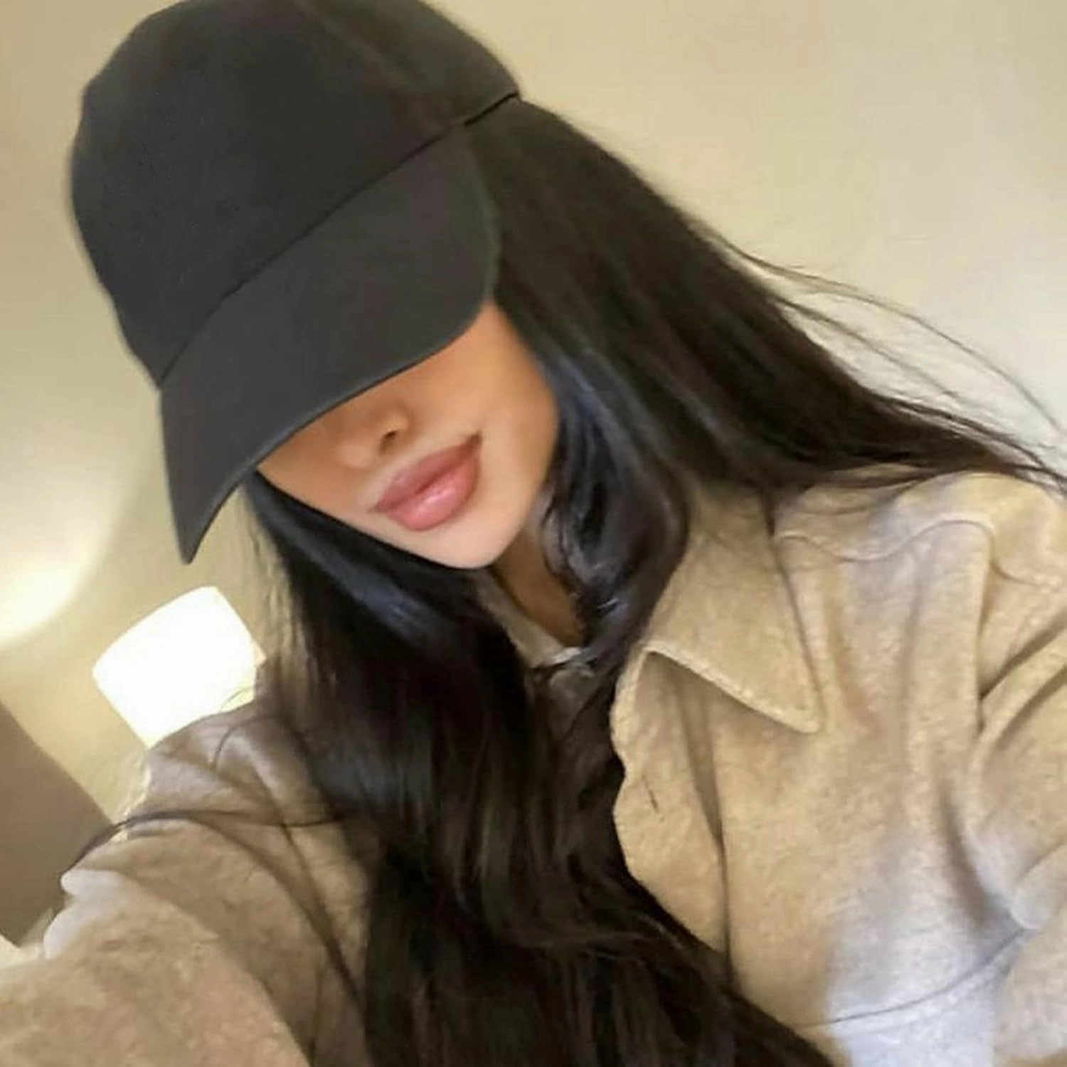 Hat Wig Baseball Cap With Long Wavy Ends Straight Hair Extensions Attached Heat Resistant Synthetic Fiber Hair Replacement Wigs in Hat for Woman Girls (Black, 18inch)