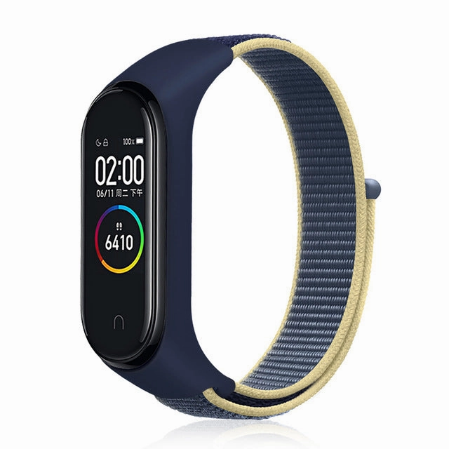 M4 Smart Fitness Watch with *** 1 x FREE DESIGNER STRAP ***