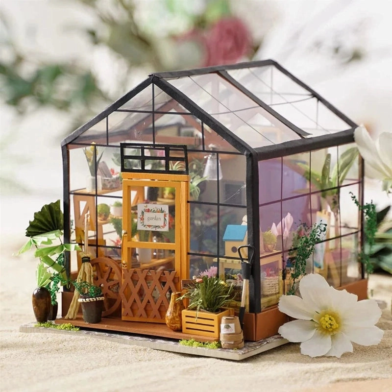 Miniature Green House - 1:24 Scale (231 Pcs)