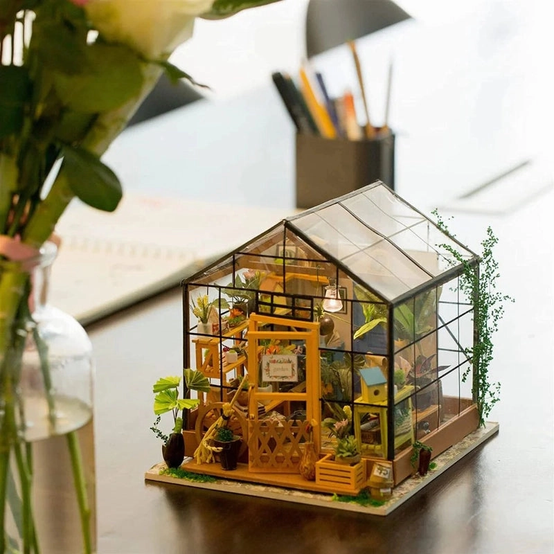 Miniature Green House - 1:24 Scale (231 Pcs)