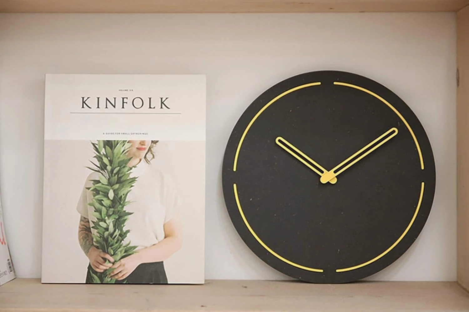 Modern Simple Round Wall Clock, Battery Operated Silent Quartz Mechanism, for Home Office Decor, 11 Inch(Silver Mirror Gray)
