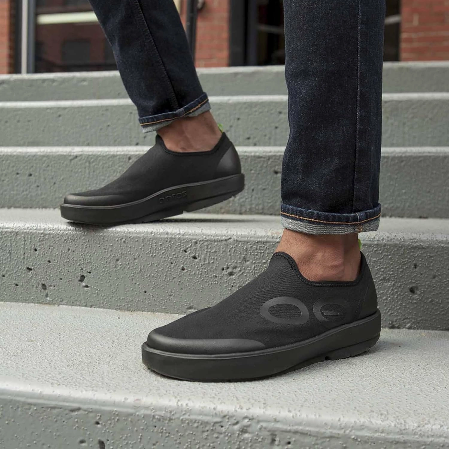 OOFOS OOmg eeZee Low Recovery Shoe - Men’s
