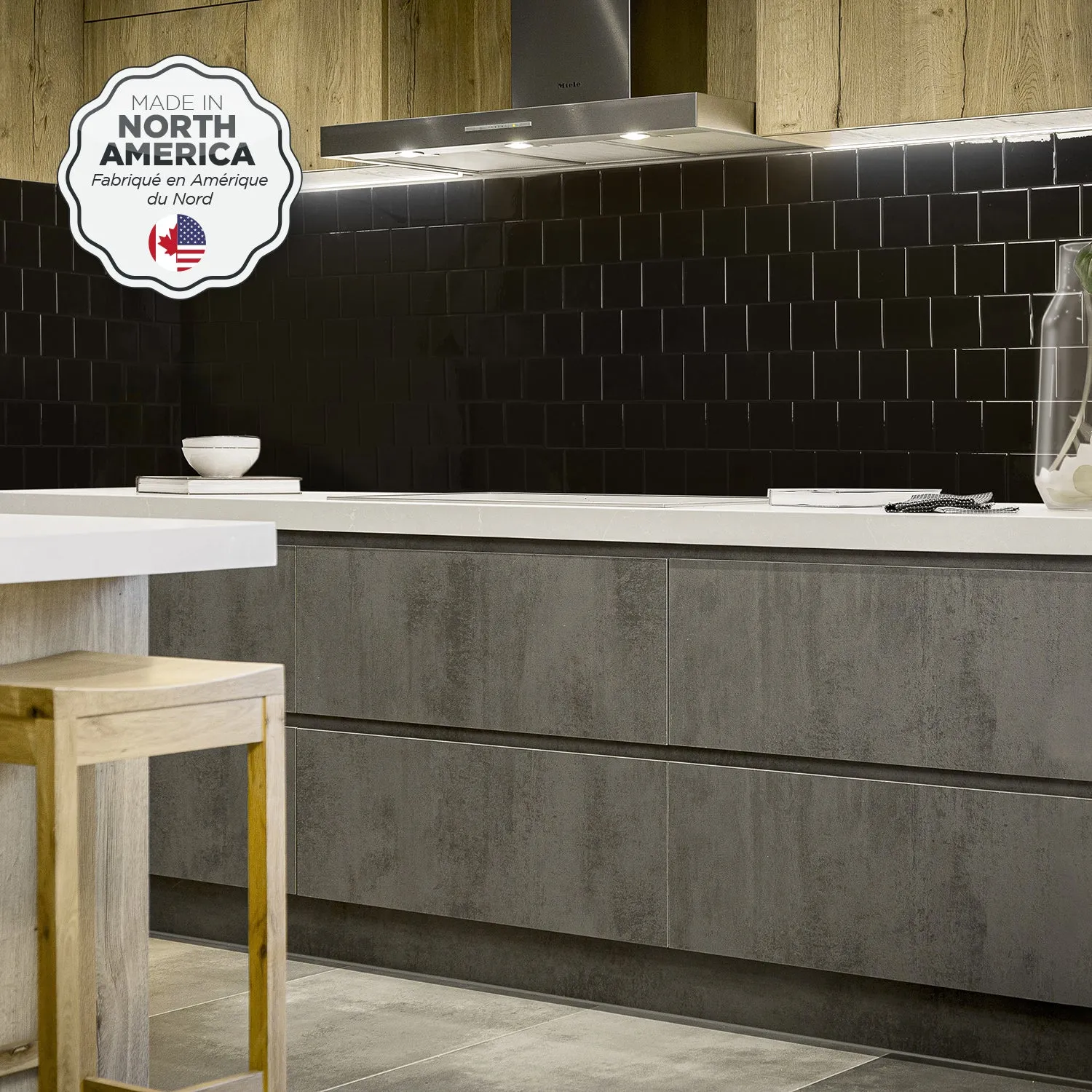 Smart Tiles Peel and Stick 2-Sheet 22 x 8 Backsplash - Square Berlin|Dosseret Smart Tiles peler et coller 22 x 8, 2 feuilles - Square Berlin