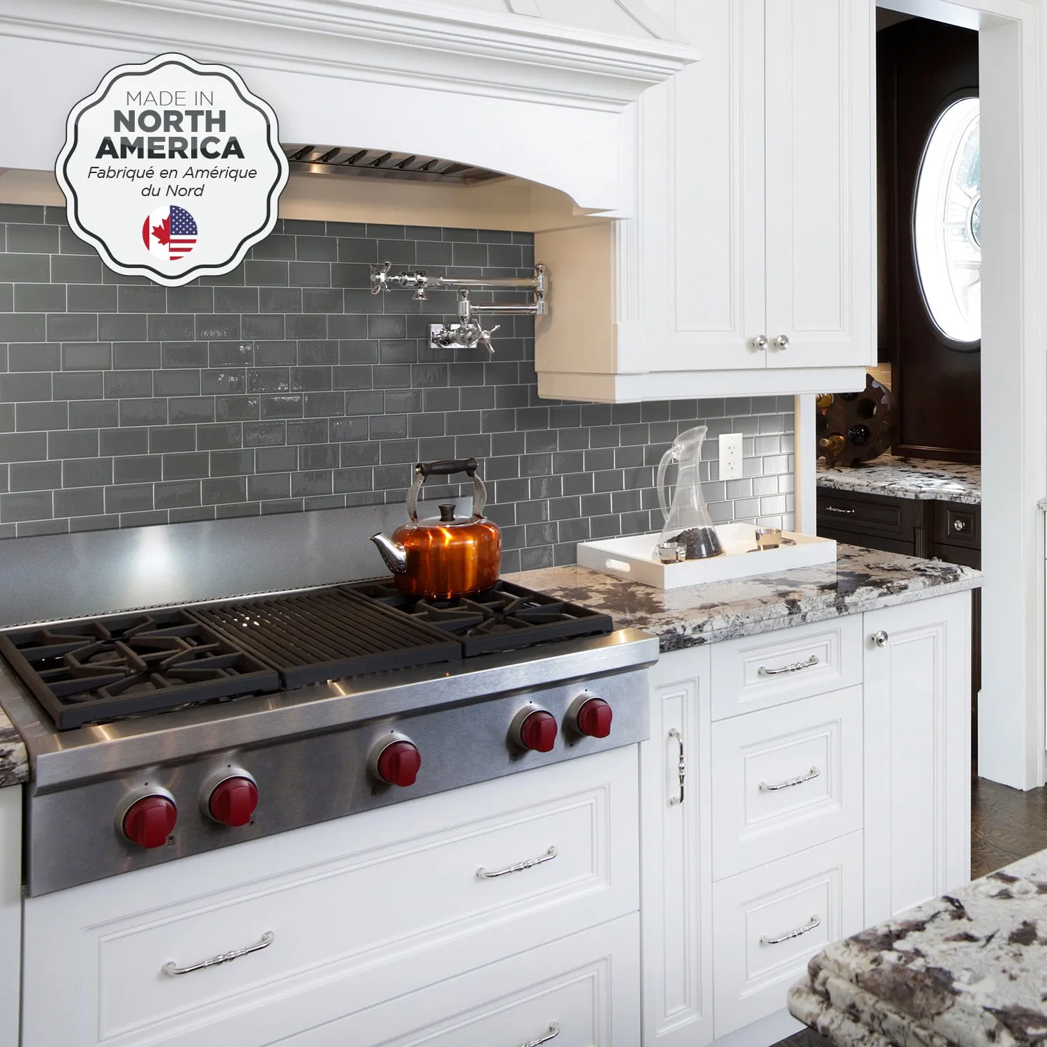 Smart Tiles Peel and Stick 4-Sheet 12 x 9 Backsplash - Metro Grigio|Dosseret Smart Tiles peler et coller 12 x 9, 4 feuilles - Metro Grigio