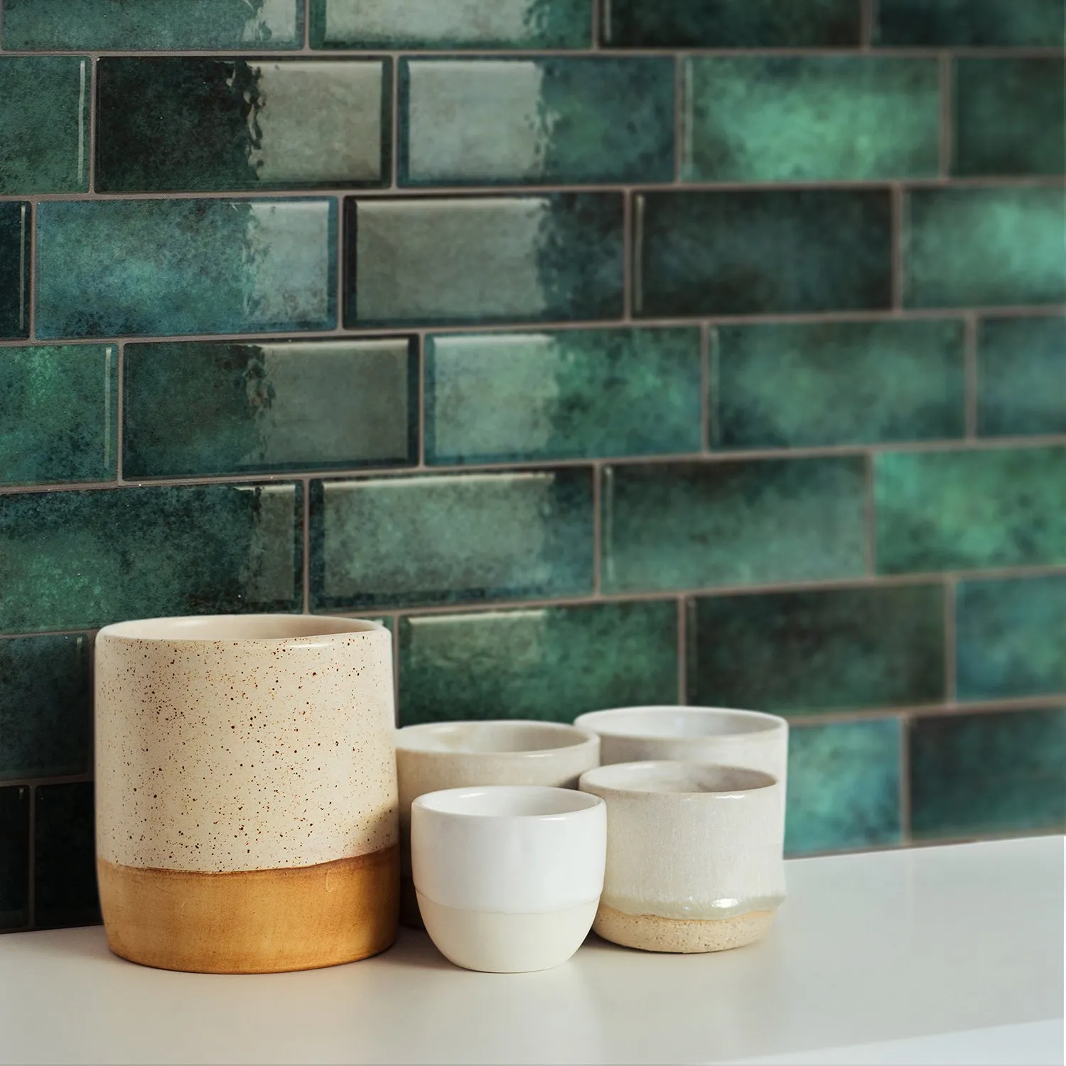 Smart Tiles Peel and Stick 4-Sheet 12 x 9 Backsplash - Metro Medina|Dosseret Smart Tiles peler et coller 12 x 9, 4 feuilles - Metro Medina