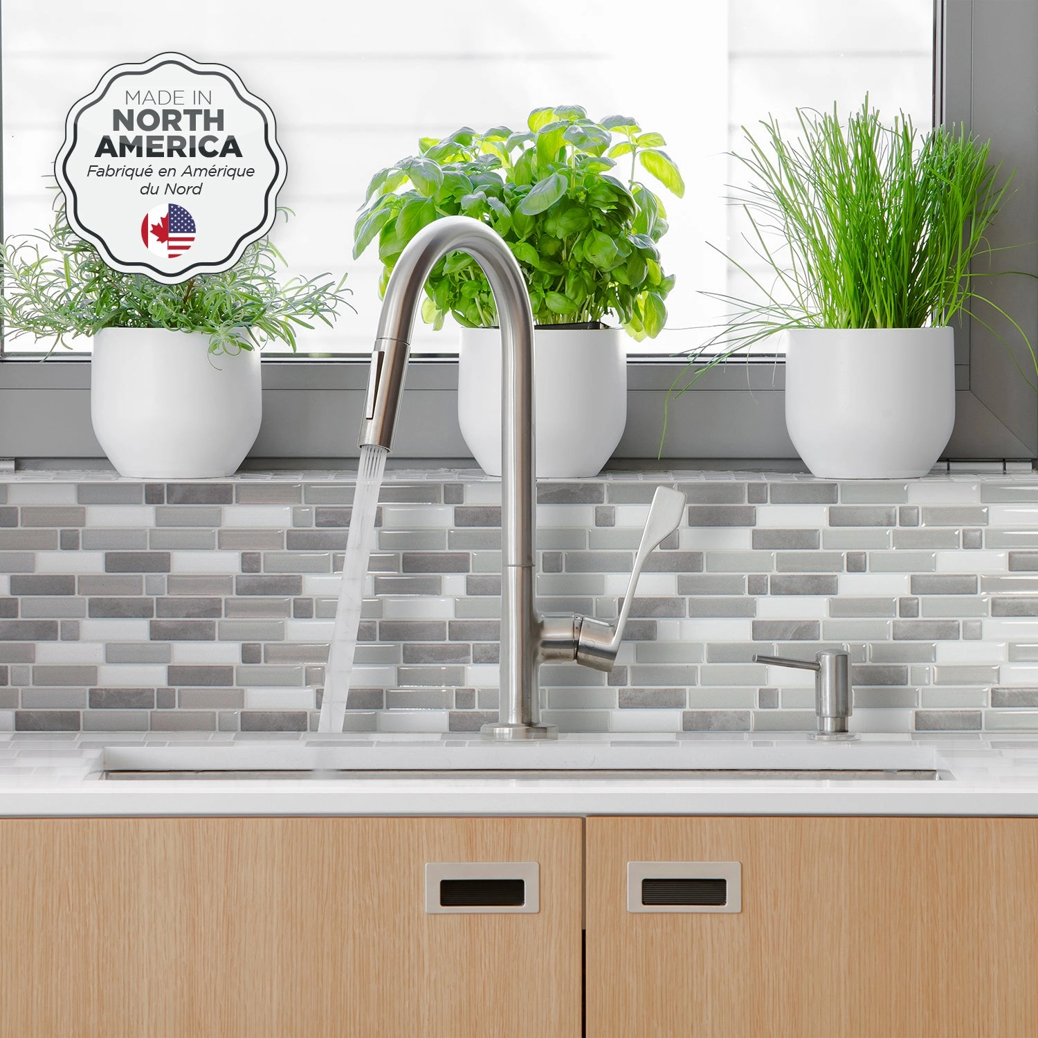 Smart Tiles Peel and Stick 4-Sheet 10 x 10 Backsplash - Crescendo Agati|Dosseret Smart Tiles peler et coller 10 x 10, 4 feuilles - Crescendo Agati
