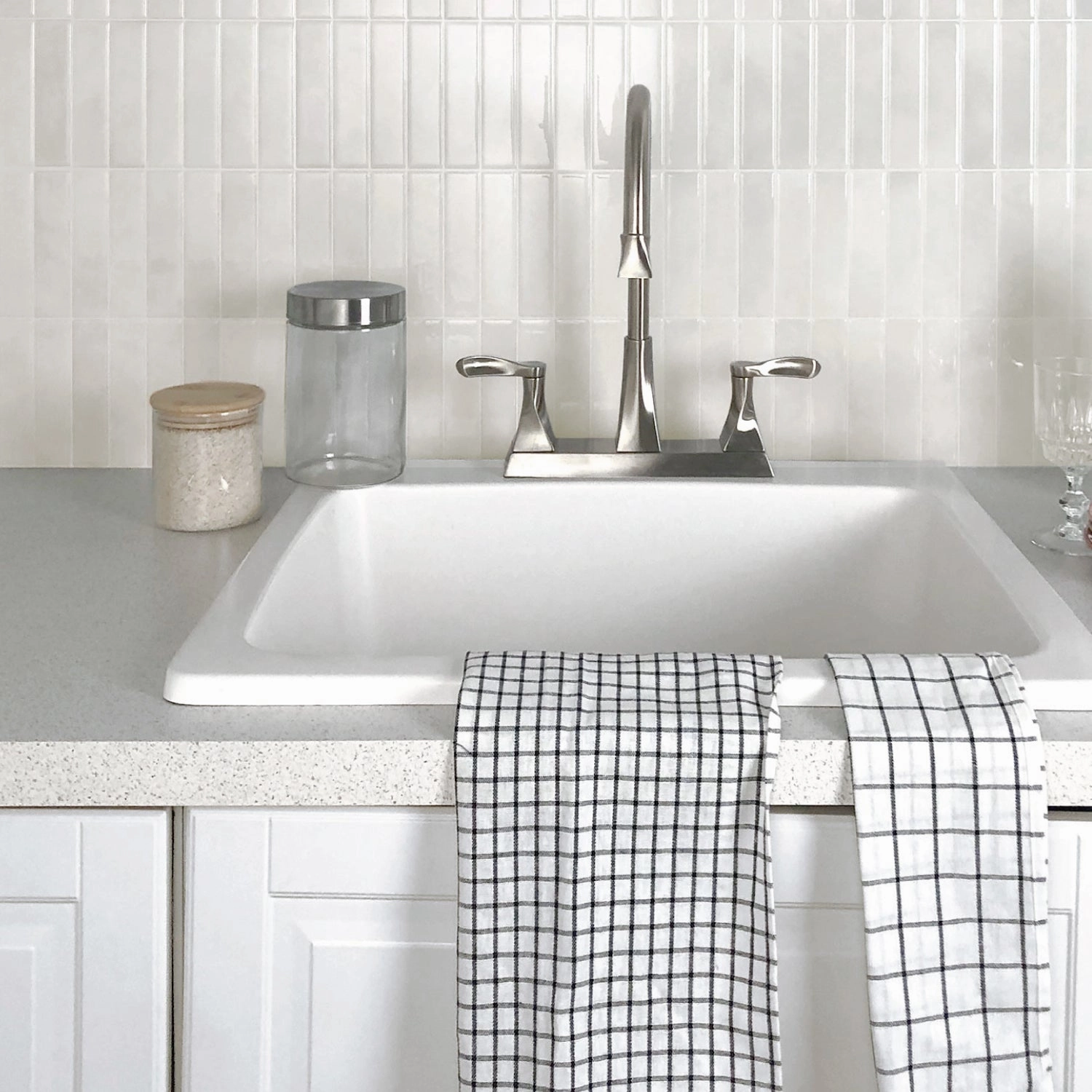 Smart Tiles Peel and Stick 4-Sheet 12 x 9 Backsplash - Morocco Essaouira|Dosseret Smart Tiles peler et coller 12 x 9, 4 feuilles - Morocco Essaouira